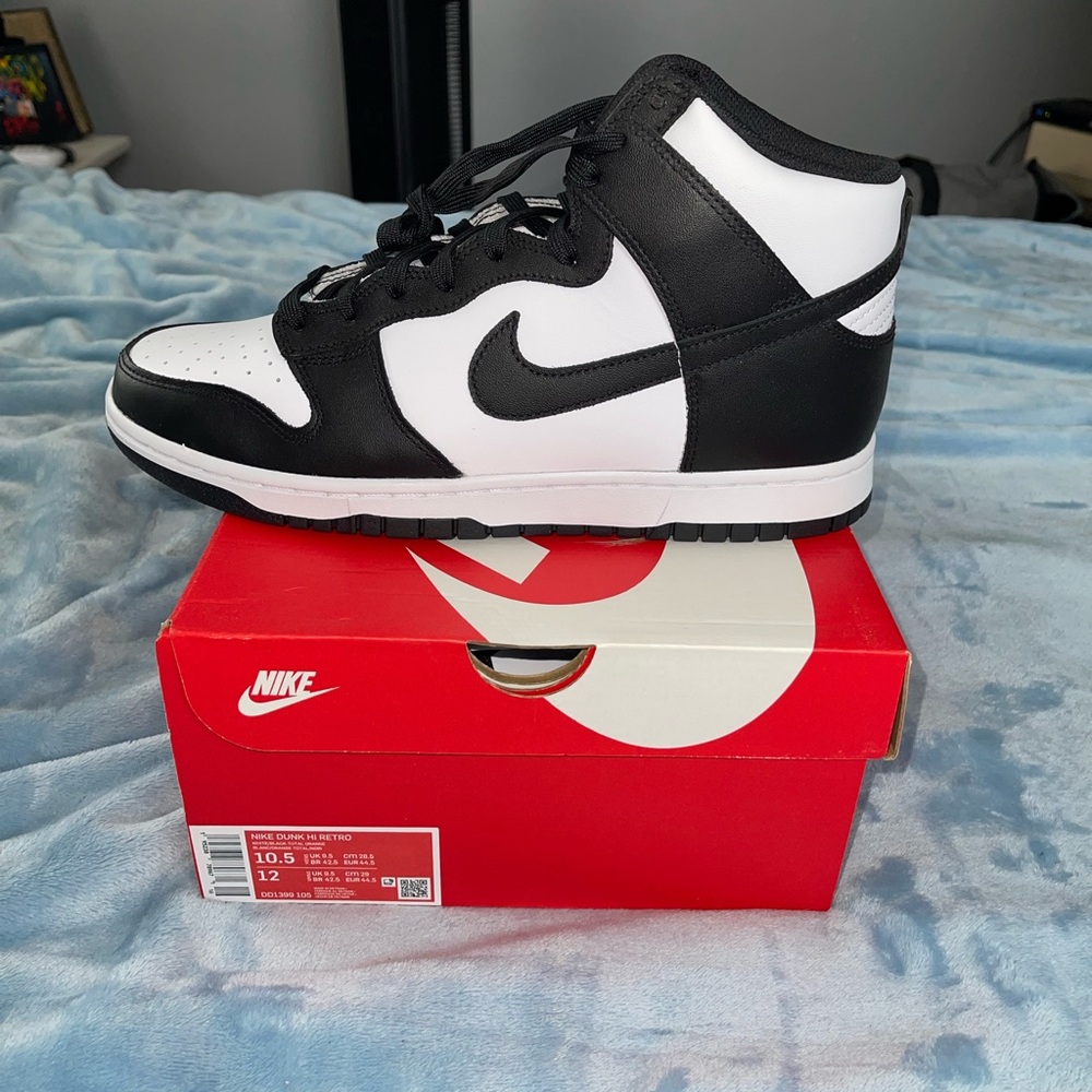 2022 Nike Dunk High ‘Pandas’